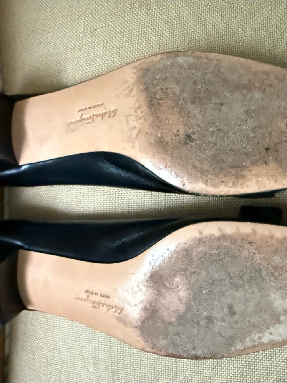 Salvatore Ferragamo Navy Leather Vara Bow Pumps Women’s Size 9 4A Narrow - Picture 3 of 8